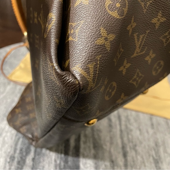 Louis Vuitton Artsy MM - Picture 10 of 16